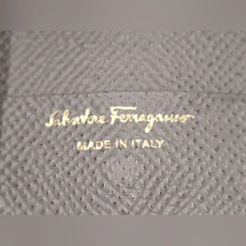 Salvatore Ferragamo 6 Key Leather Case in Excellent Condition! Made in Italy